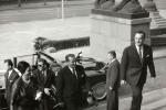 Beogradska Konferencija: predsednik Republike Josip Broz Tito sa suprugom Jovankom Broz ulazi u zgradu Savezne narodne skup?tine
