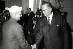 Poseta Lala Bahadura ?astrija, premijera Indije: Jugoslovensko-indijski razgovori u Belom dvoru