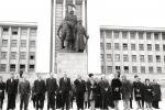 Polaganje venca na Spomenik heroja otad?bine u Bukure?tu: ispred spomenika