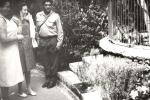 Jovanka Broz i Eva Mateos u razgledanju zoolo?kog vrta ispred Bele vile