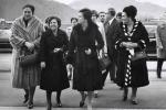 Poseta predsednika Anvara el Sadata: Jovanka Broz i g?a Sadat obilaze pogon konfekcije "Obla?ila" u Kranju